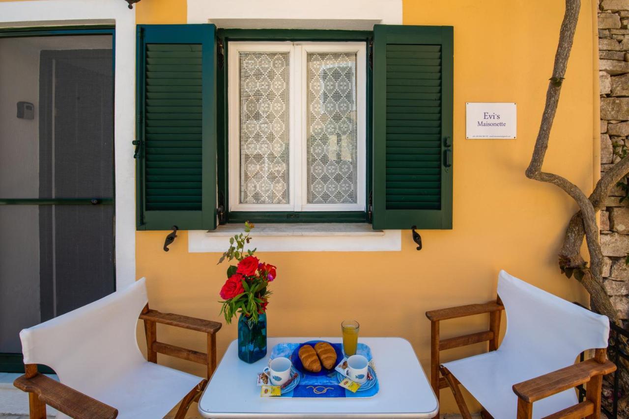 Evi'S Maisonette Longós Exterior photo