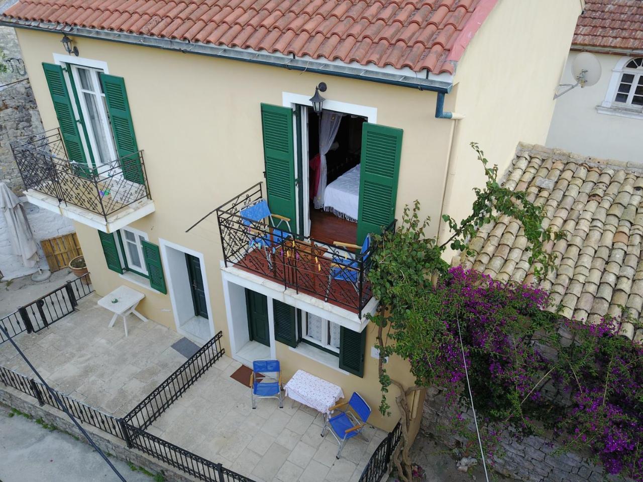 Evi'S Maisonette Longós Exterior photo